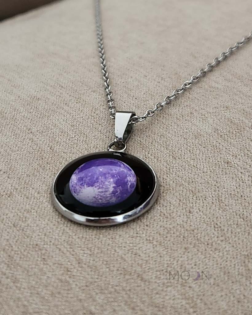 Colección Cómica - Purple Moon Luna llena en descuento por el mes de la mujer.