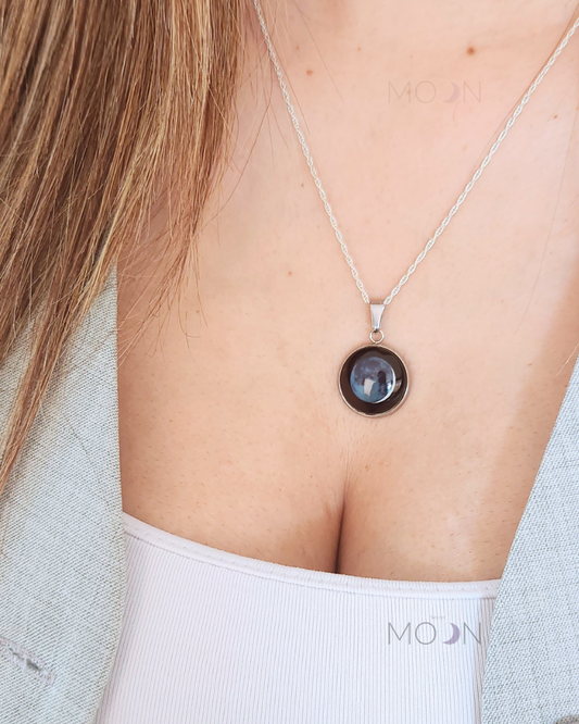 Luna Vieja Menguante + Cadena de acero quirúrgico o plata 925