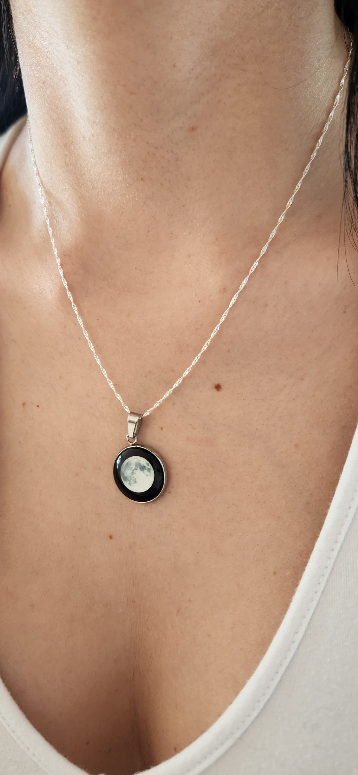 Descubrí La luna que brilló en tu fecha especial.