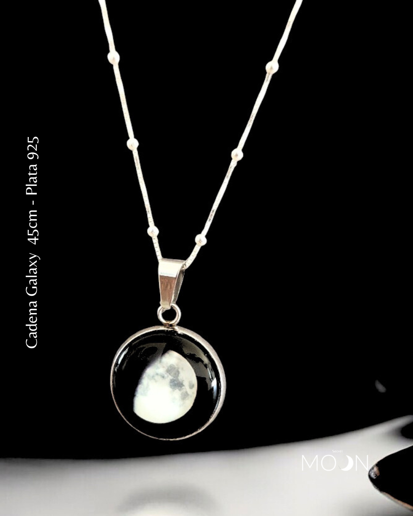 Luna Gibosa Menguante + Cadena de acero quirúrgico o plata 925