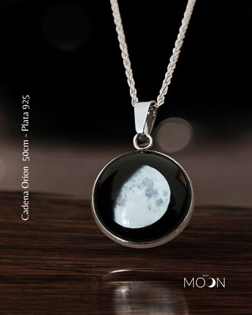 Luna Gibosa Menguante + Cadena de acero quirúrgico o plata 925