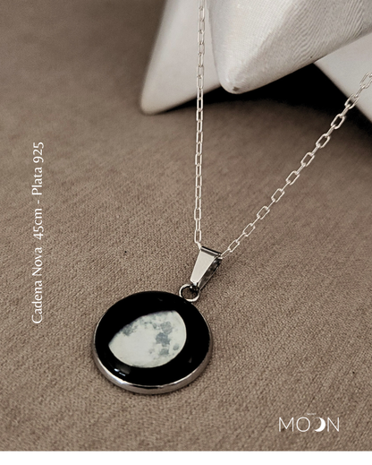 Luna Gibosa Menguante + Cadena de acero quirúrgico o plata 925