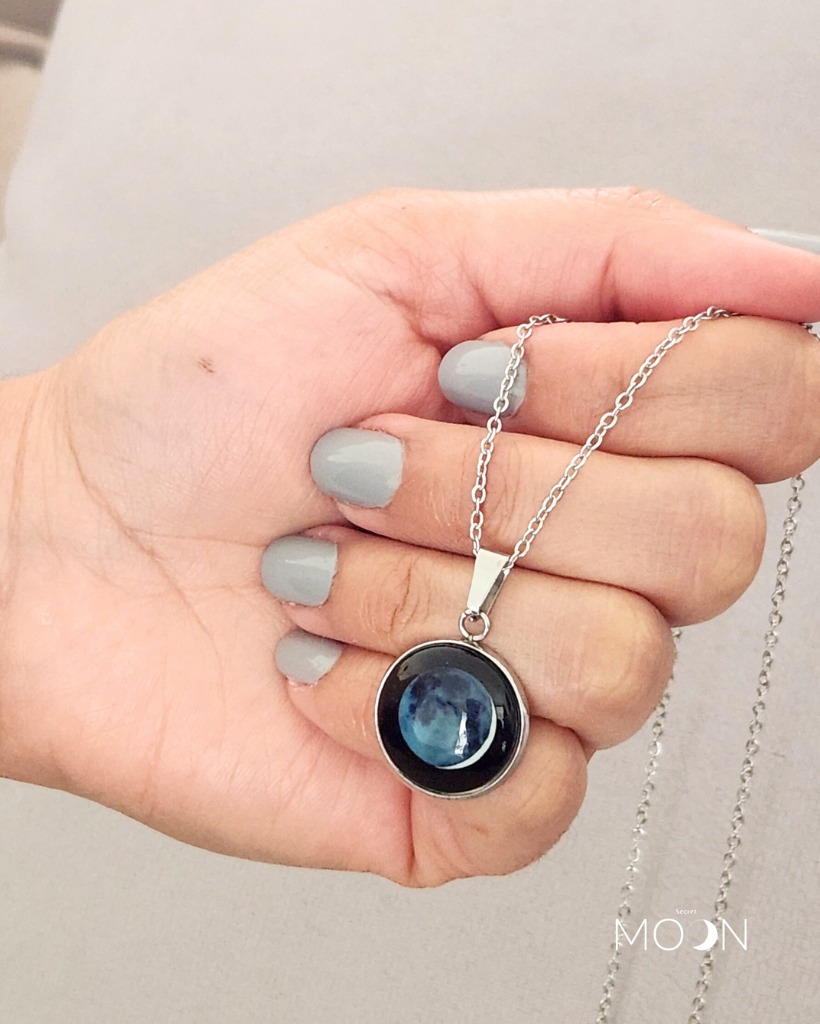 Luna Vieja Menguante + Cadena de acero quirúrgico o plata 925