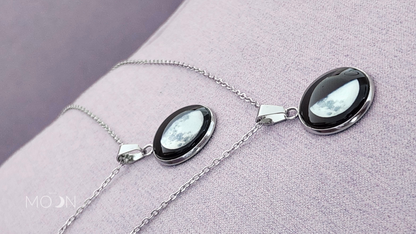 Luna cuarto creciente - Cadena de acero quirúrgico o plata 925