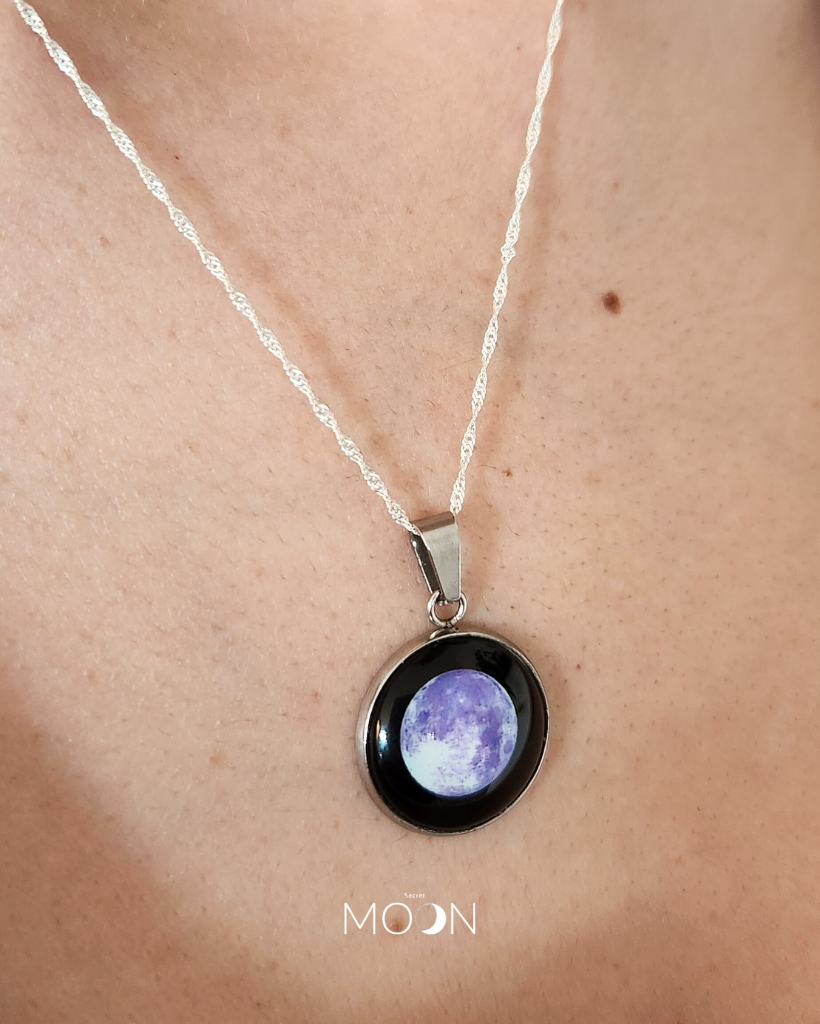 Colección Cómica - Purple Moon Luna llena en descuento por el mes de la mujer.