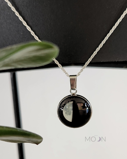 Luna cuarto creciente - Cadena de acero quirúrgico o plata 925