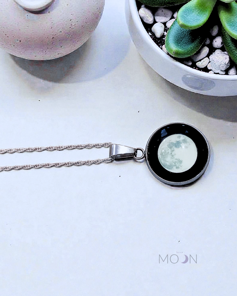 Luna Llena - Cadena de acero quirúrgico o plata 925 (DISPONIBLE EN 10 DÍAS)