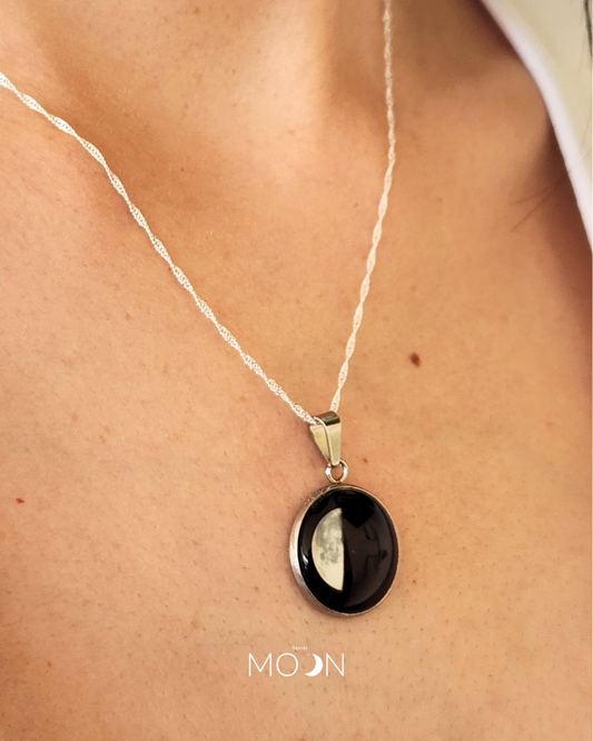 Luna cuarto creciente - Cadena de acero quirúrgico o plata 925