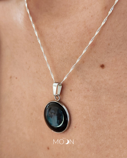 Luna Vieja Menguante + Cadena de acero quirúrgico o plata 925